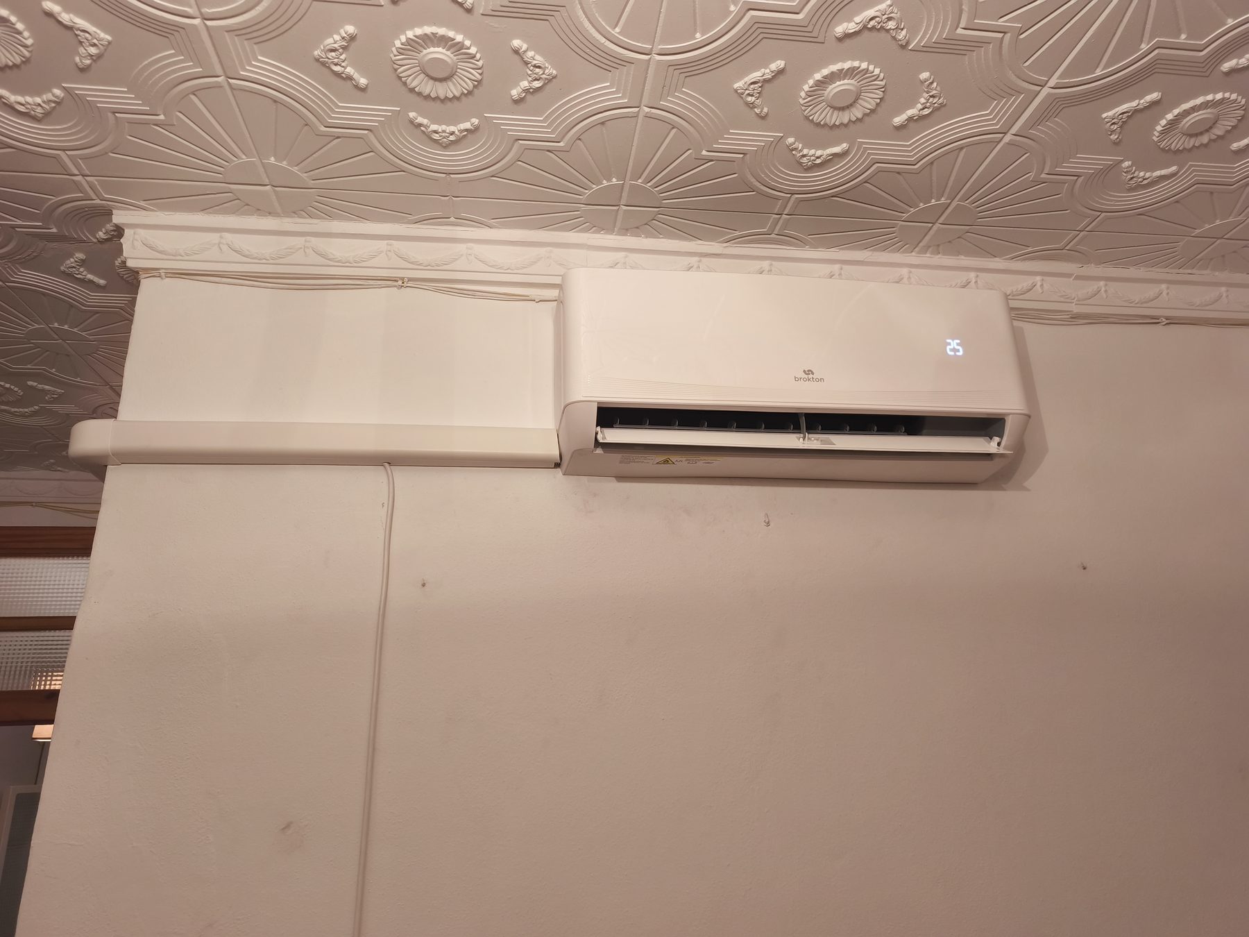Unidad interior y acabado de canaleta
